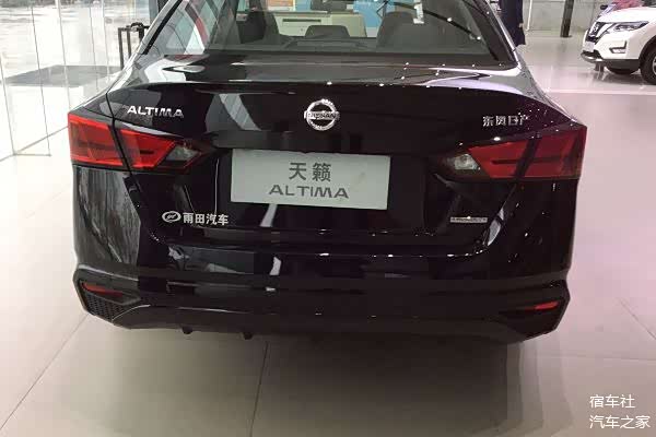 2021款日产天籁到店,黑色车身很运动,最高优惠3万,仅15.38万起