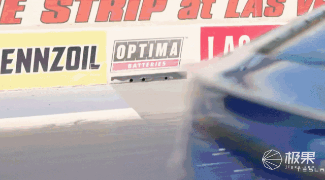 零百加速2.1秒,车里还装配了ps5