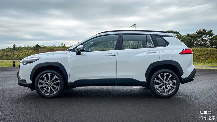 2022款丰田卡罗拉cross实拍,外观神似小号rav4荣放,c