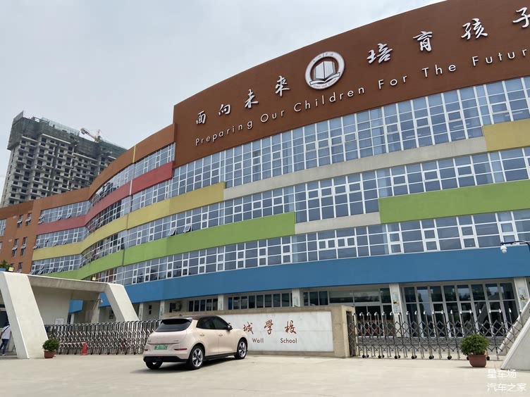 长城学校或许是由于魏建军已经坐拥千亿资产,父亲并没有将保定太行