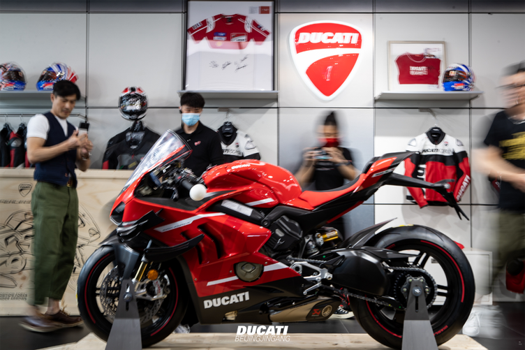 摩界|北京首台杜卡迪 superleggera v4交付落地150万元的热爱
