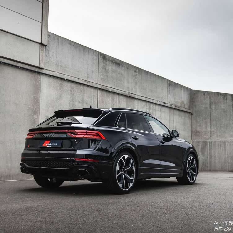 犀利的造型强悍的运动气势奥迪rsq8实车