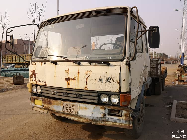 三菱t850的经典路遇解放ca151平头柴油卡