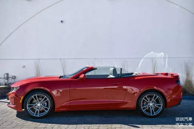 2020款雪佛兰科迈罗,敞篷更帅气