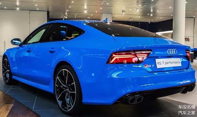奥迪rs7蓝色的外观与内饰