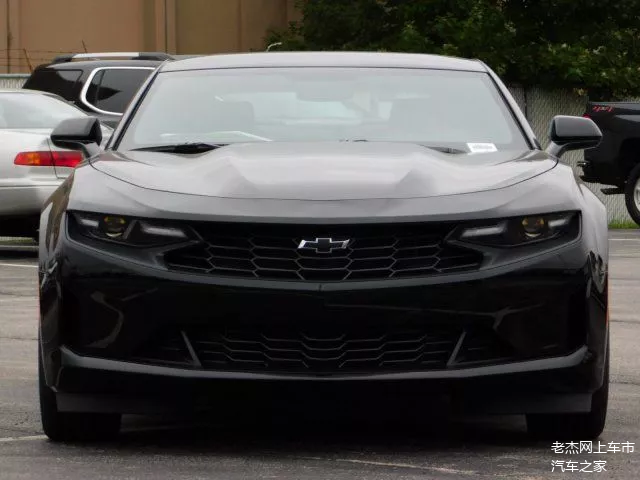 2020款雪佛兰科迈罗黑武士肌肉跑车回头率高