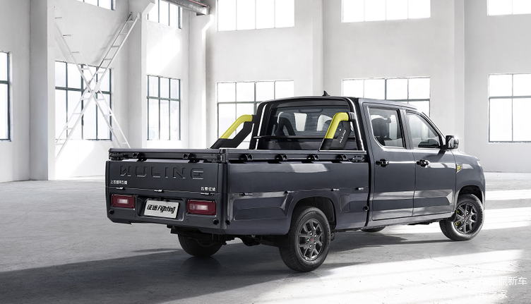 多彩车身涂装十分显眼上汽通用五菱全新皮卡五菱征途将于3月上市