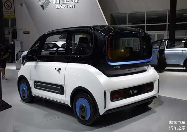 宝骏e300新车型正式开启预售 预售价格6.58万元起