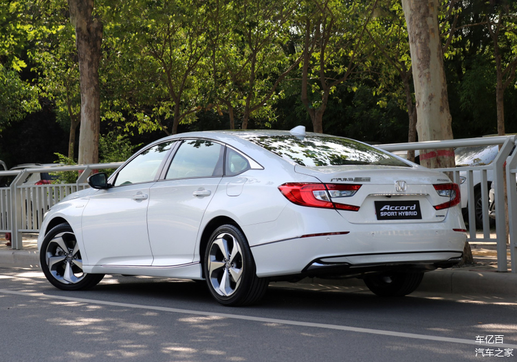 2020款全新雅阁混合动力后尾箱轻微运损质保正常特价出