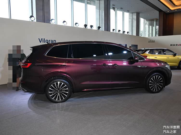 车身侧面采用双侧电动侧滑门设计车身侧面,大众viloran的车身造型修长