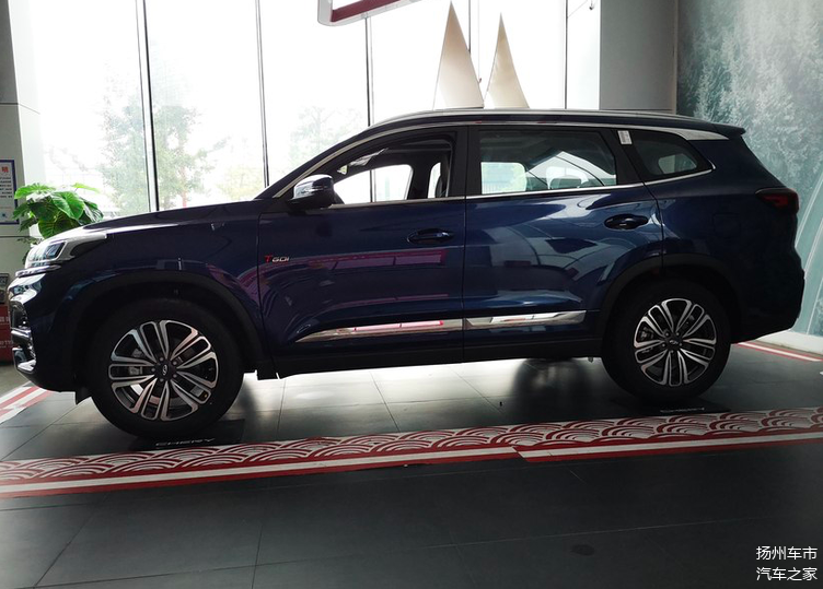 2020款瑞虎8进店实拍莱茵蓝色车身很大气售888万元起