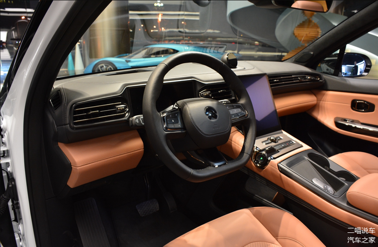 蔚来 es6  前排空间