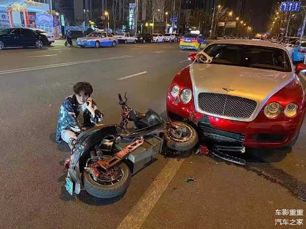 宾利欧陆在路边停着被摩托车撞到,损失该谁_车家号_发现车生活_汽车之