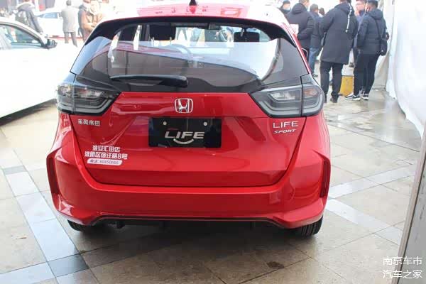 实拍2021款本田life现身拉力红很时尚15lcvt轰出131马力