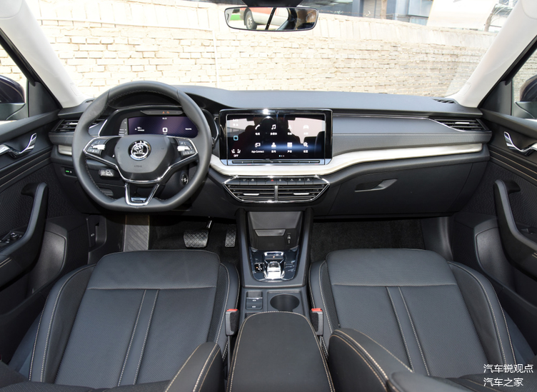 来到车内,全新的明锐pro的内饰设计变化很大,更富有科技感的内饰无疑