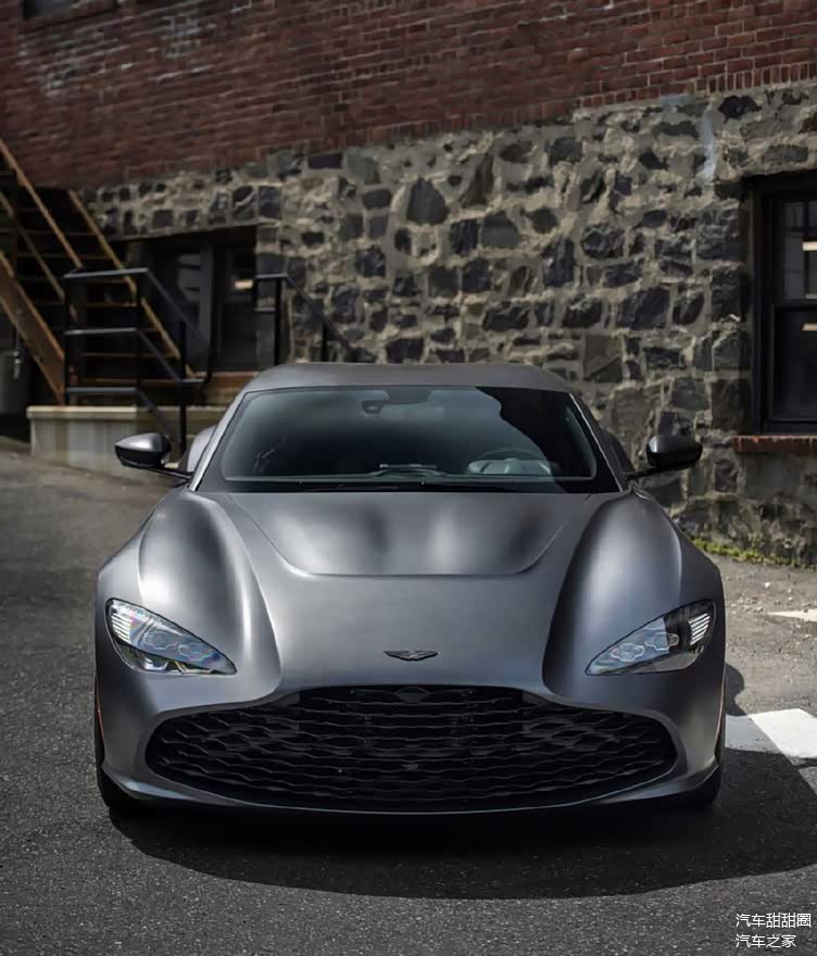 前卫的造型很有战斗力阿斯顿马丁dbsgtzagato实车