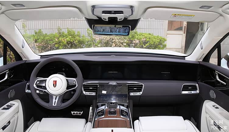 选车君观点:需要说明的是,新车代号的前半部分"hqe"正是红旗l9的内部