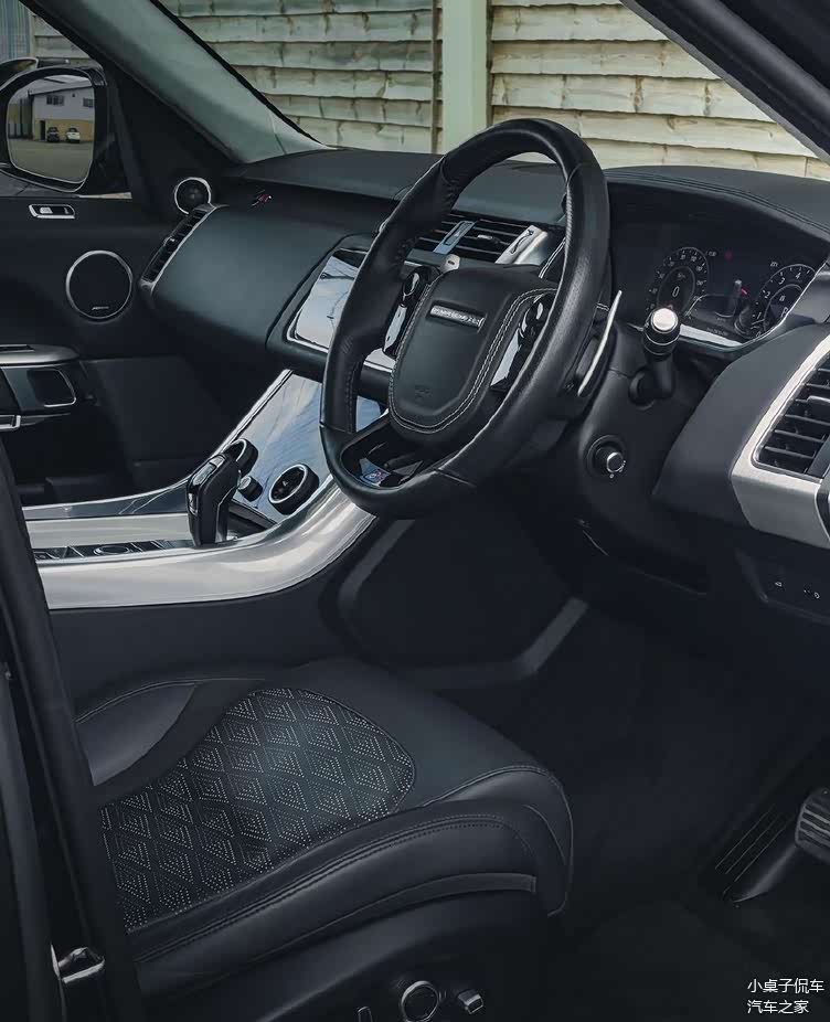 路虎揽胜运动版svr实车,你不喜欢?