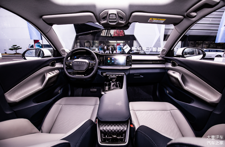 我对新宝骏rc-5的内饰满意度非常高.