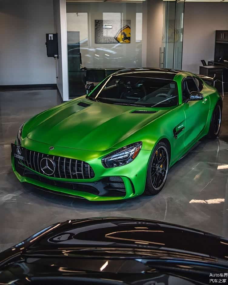 激进的造型很有攻击性奔驰amggtr绿色涂装回头率高