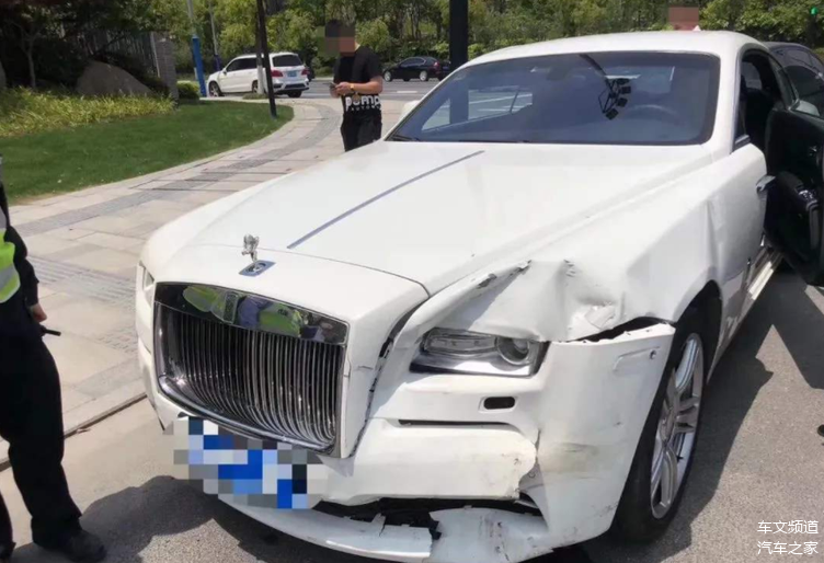 事实上在北斗星之前,国内已经发生很多起普通车与豪车的事故,一台雅阁