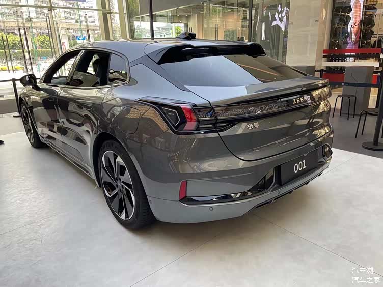 横看"领克"纵成"捷" 极氪001的人气究竟有多旺?