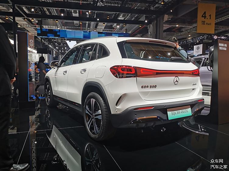 車展實拍奔馳eqa直接競爭對手特斯拉modely奧迪q4etron