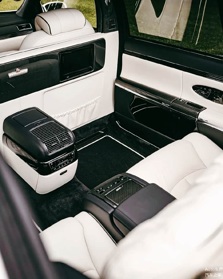 沉稳大气的造型开着非常气派有面子迈巴赫62s实车