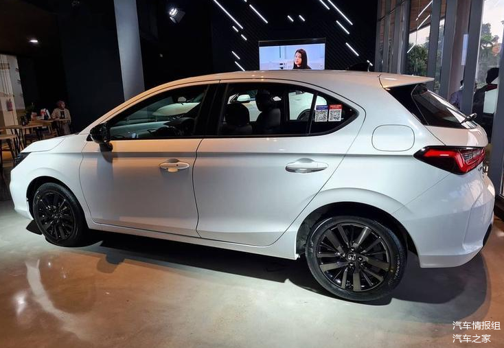 海外两厢版本田锋范rs海外实拍外观运动气息足