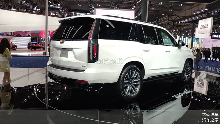2021年上海国际车展全新凯迪拉克凯雷德标准轴距版实车