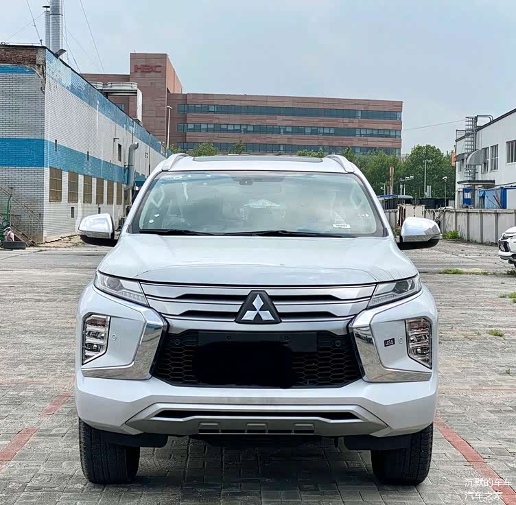 三菱帕杰罗劲畅港口亮相6缸引擎四驱不一定非得买普拉多