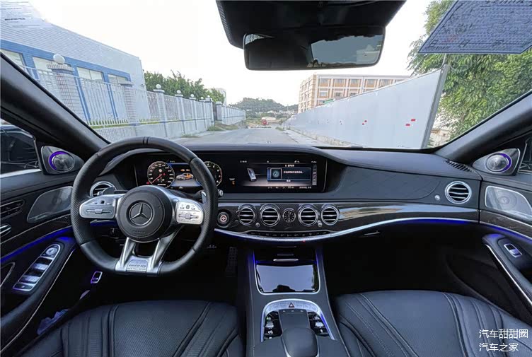 高贵典雅的奢华气质开着很有排面奔驰amgs65l典藏版实车