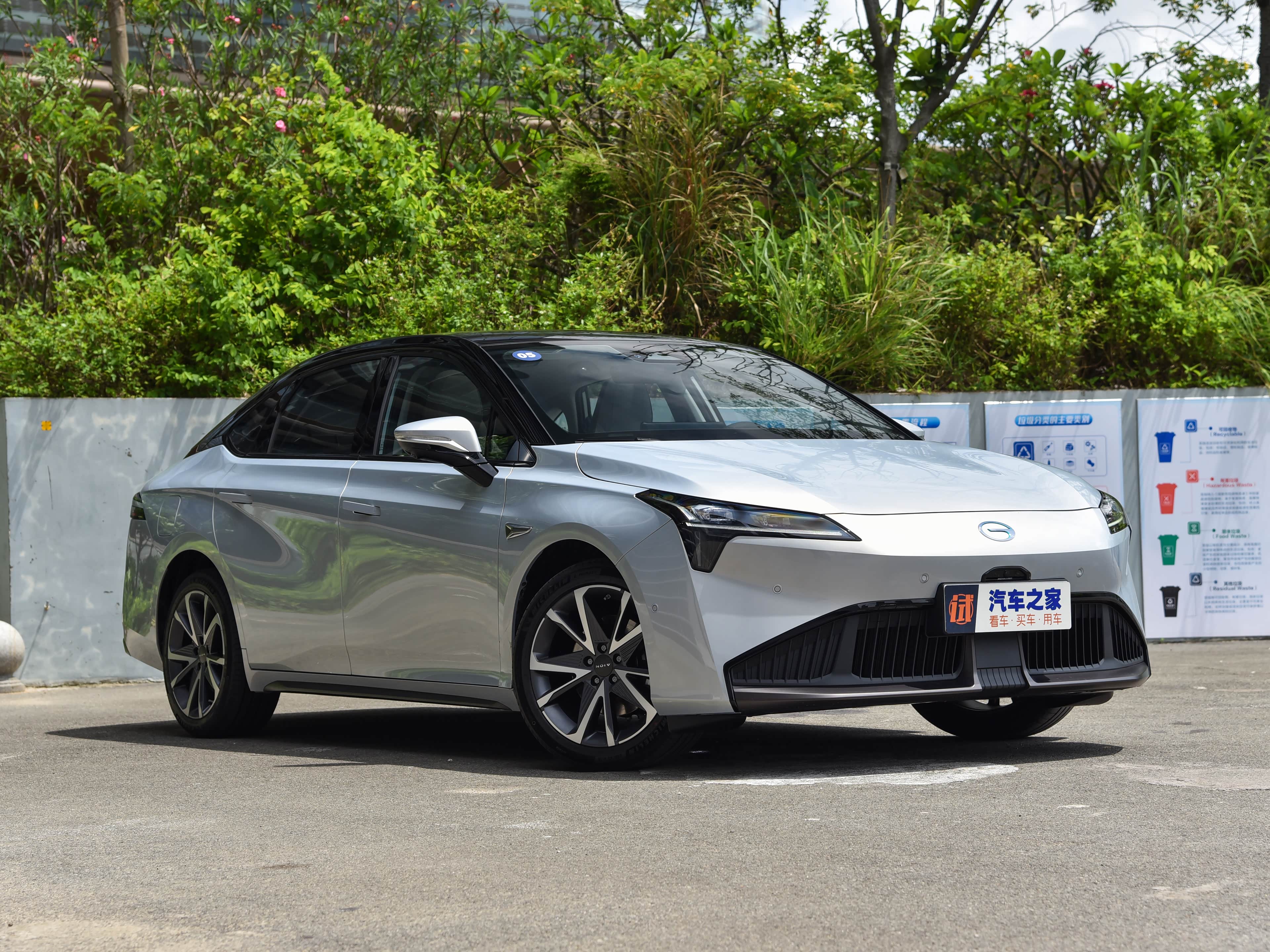 15万左右高颜值纯电车型广汽埃安aionsplus竞争力如何