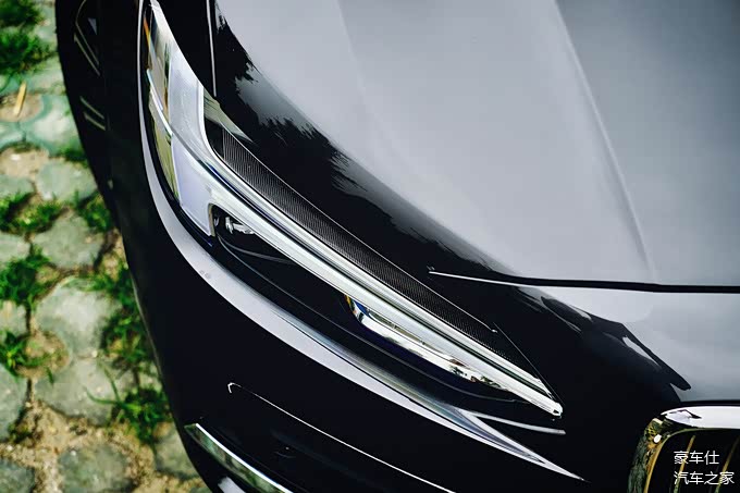 "雷神之锤"大灯组造型动感,极具辨识度(3分)