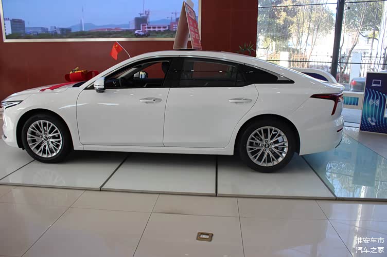 2021款一汽奔腾b70到店实拍外观时尚配15t售价是惊喜