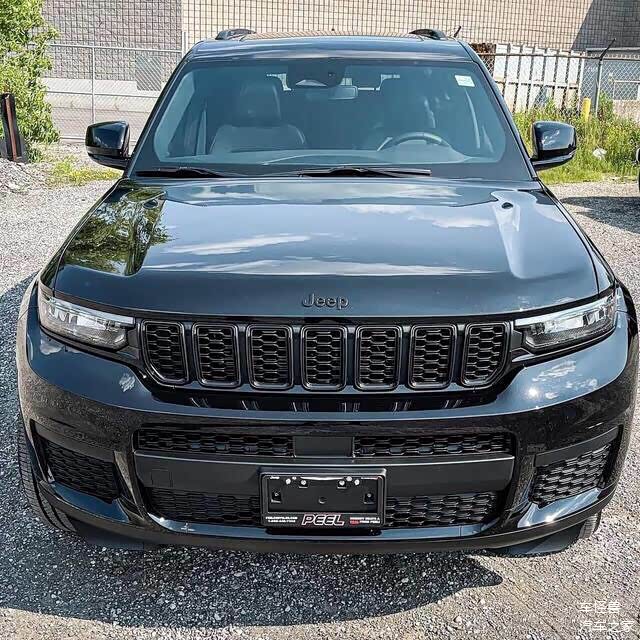 宝马x5的劲敌!全新jeep大切诺基l实车图,黑色涂装更具越野范儿