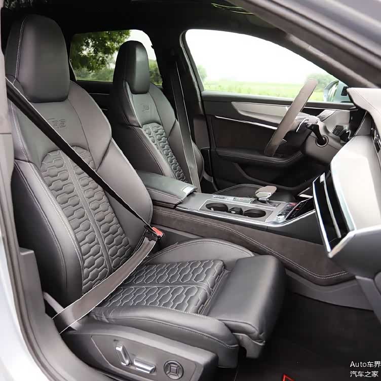 外观帅气空间表现出色奥迪rs6avant实车