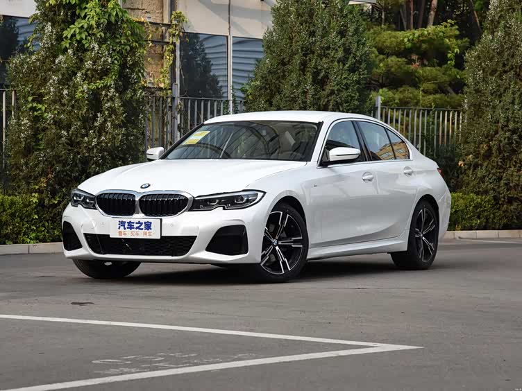 引自汽车之家图库宝马3系前脸整体十分动感,中网使用了直瀑式的设计