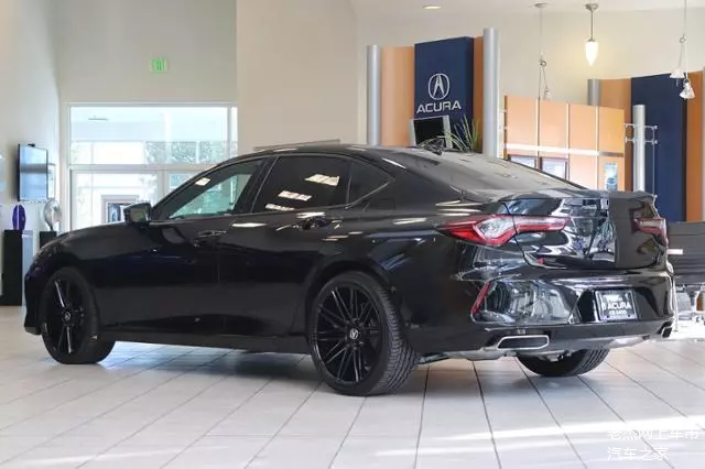 全新讴歌tlx黑武士提升了很强的运动感颜值不输3系