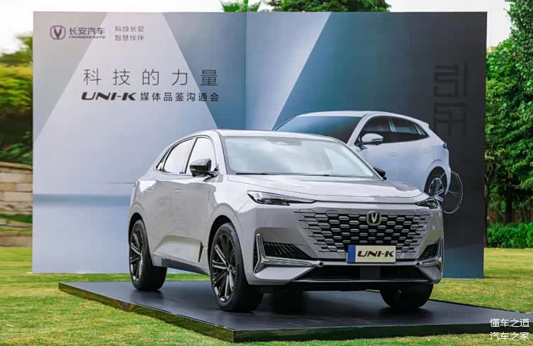 外观上,长安uni-k是长安uni系列的全新中型suv,长安uni-k设计看起来很