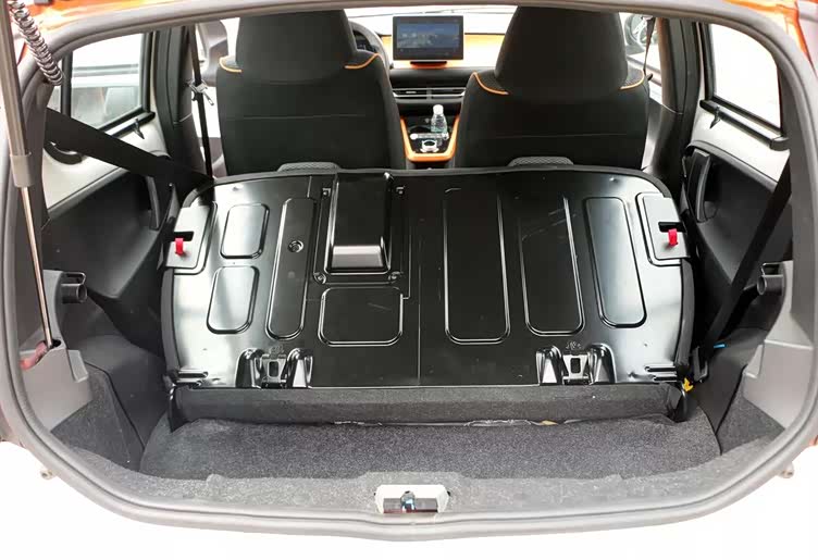 99万起,年轻人第一台车选它不错!试驾比亚迪e1