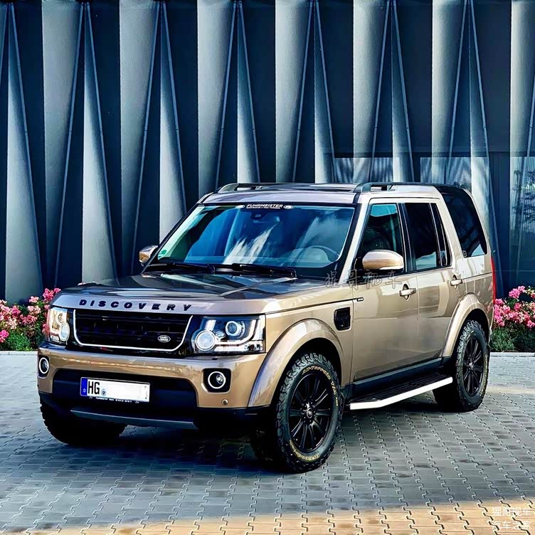 路虎发现4左前侧视图