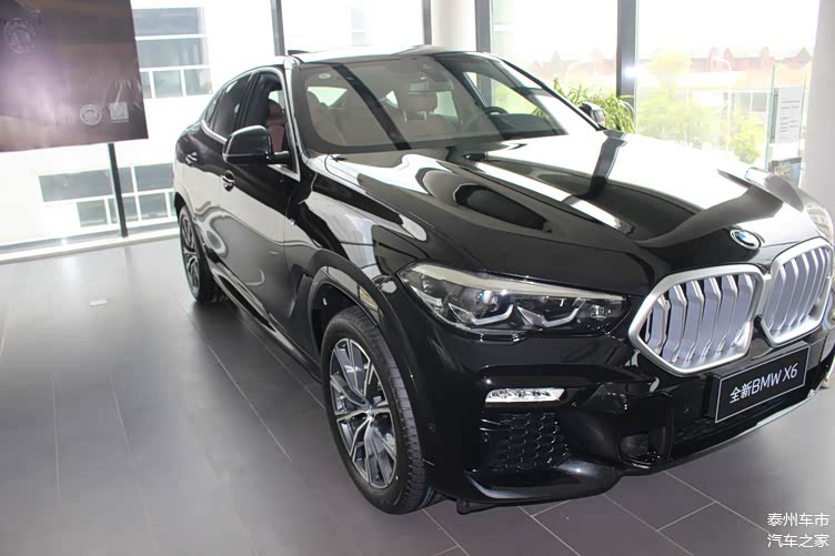 2021款宝马x6到店黑色涂装很大气外观运动动力输出充沛