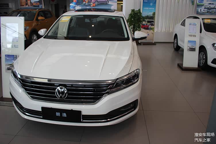 到店实拍大众新款朗逸标配8英寸显示器搭载15l和14t发动机