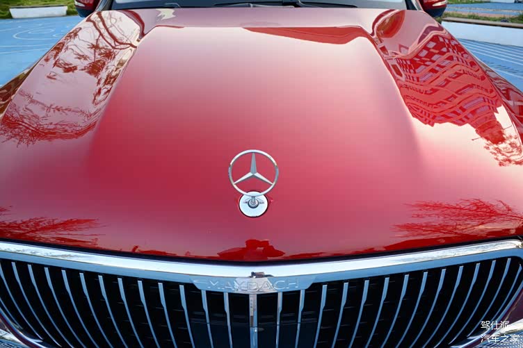 试驾迈巴赫gls600顶配落地突破400万豪华后排瞠目结舌