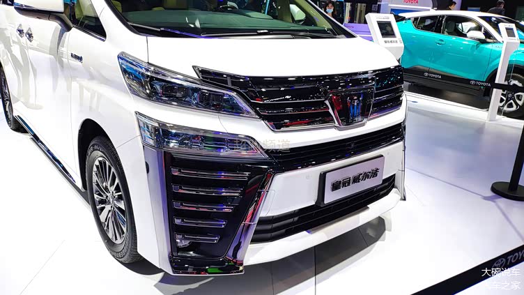 2021年上海国际车展丰田皇冠威尔法双擎实车