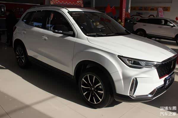 2021款奔腾t33到店实拍,8.59万起,造型真年轻