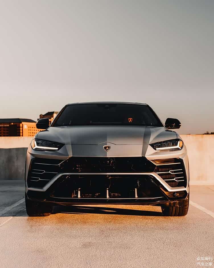 兰博基尼urus外观设计非常惊艳内饰充满战斗气息