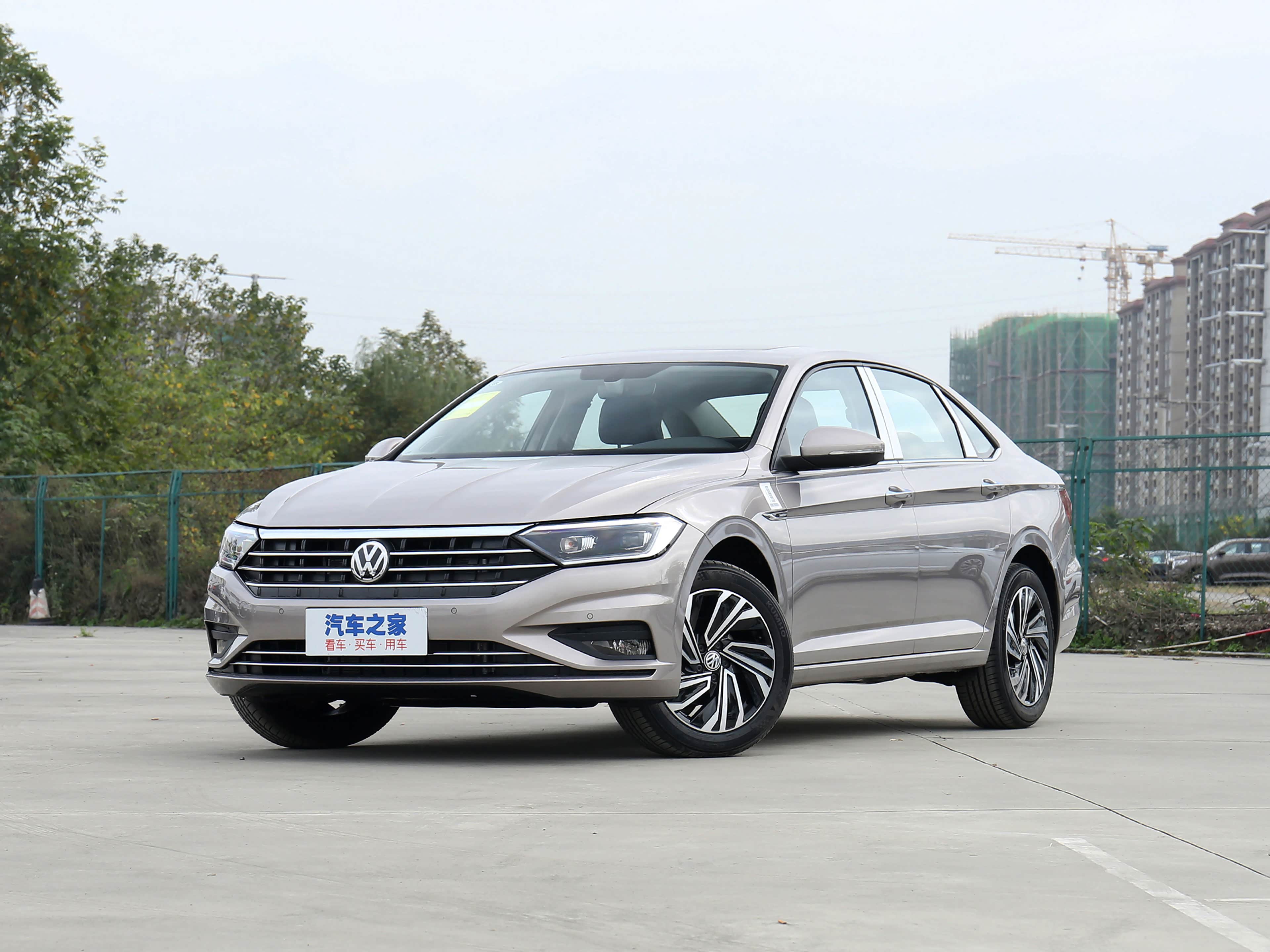 德粉都在纠结15万左右是开宝来顶配还是开速腾低配回家过年