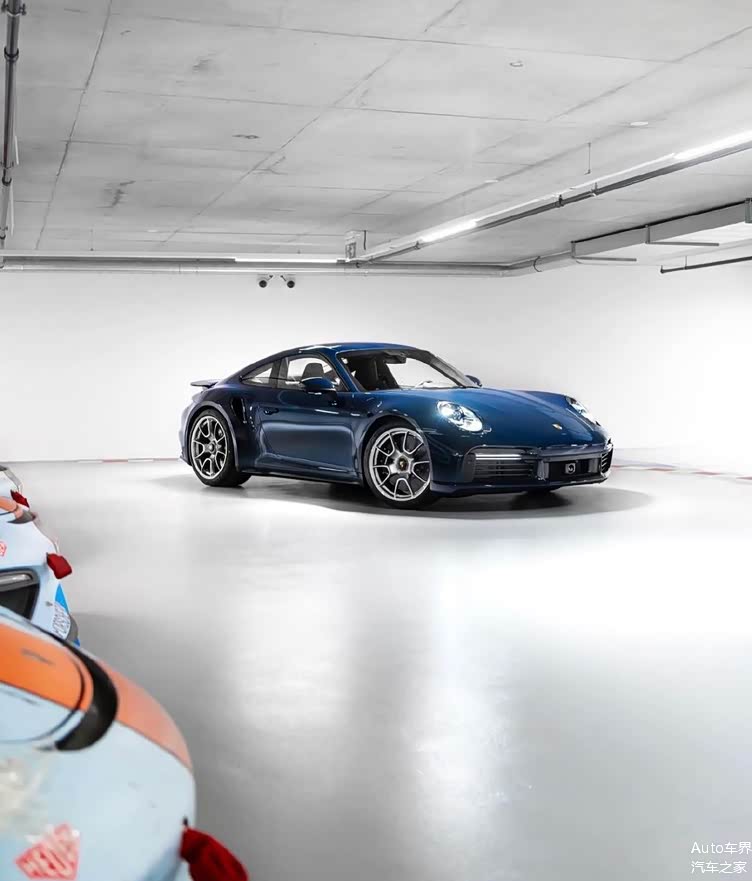 大气优雅的运动设计保时捷911turbos石墨蓝涂装真香